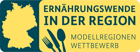 Das Logo zeigt eine stilisierte Deutschlandkarte und die Schriftzüge ERNÄHRUNGSWENDE IN DER REGION sowie MODELLREGIONEN WETTBEWERB. Messer, Gabel und Löffel symbolisieren den Fokus auf Ernährung.
