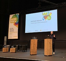 BioStadt Mitarbeiter Jan Kohlmüller stellt die eigene Arbeit sowie das Forum für Küche im Wandel auf der Gastro Ivent Messe vor