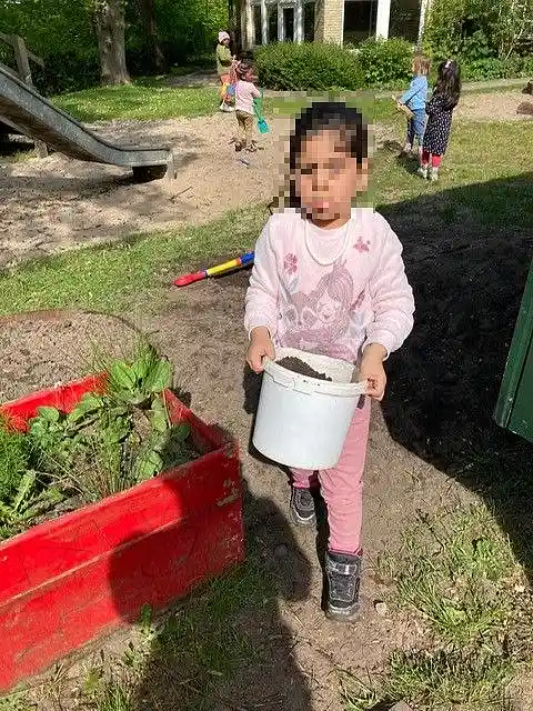 Kitakind bei der Arbeit :-)