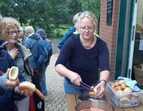 Betrieb Hemmlisch der Familie Geerken: Als Abschluss Einladung zu Wurst von den Angusrindern und zu selbstgemachter Limonade.