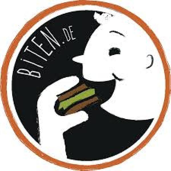 Das Bild zeigt das Log von BITEN: eine stilisierte, lächelnde Figur, die in ein belegtes Brot beißt, mit dem Schriftzug BITEN.DE auf schwarzem Hintergrund.